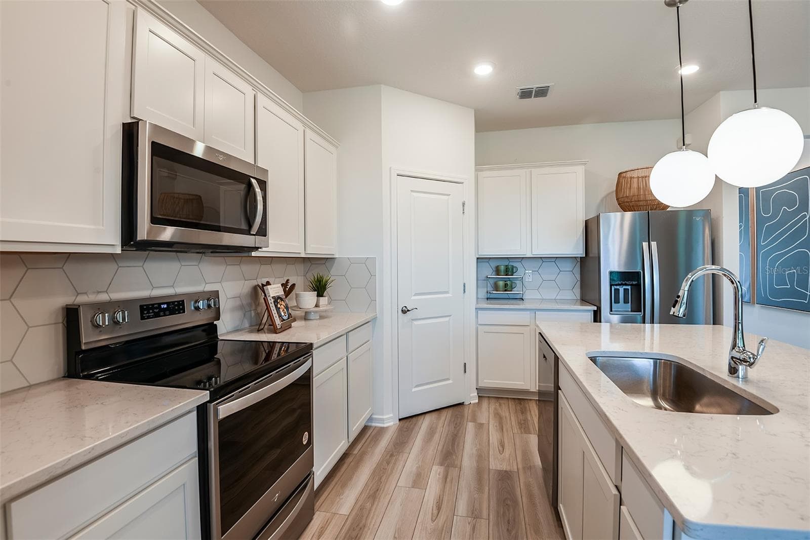 14842 Sunbeam St photo 5