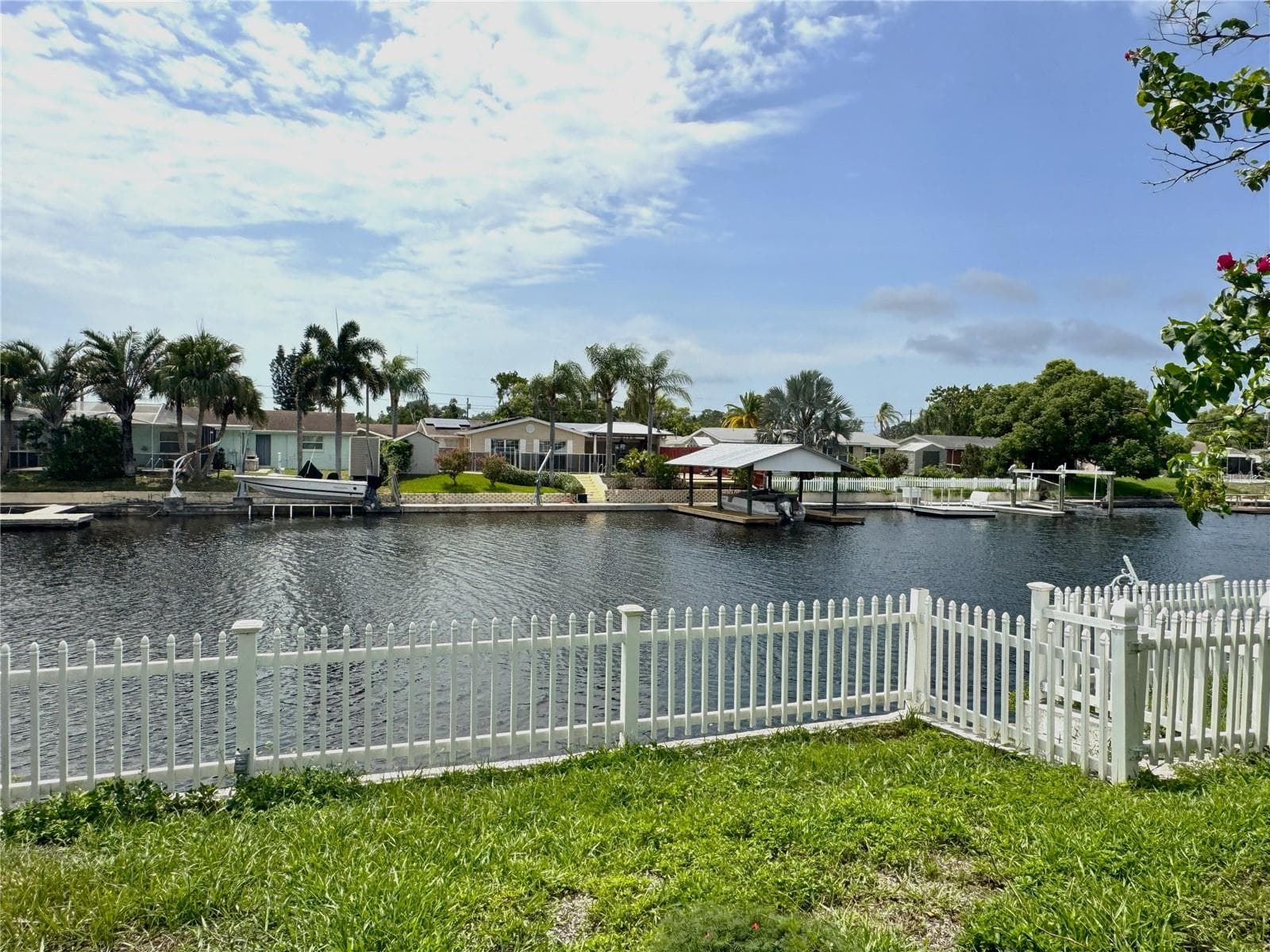 1345 Basswood Dr photo 3