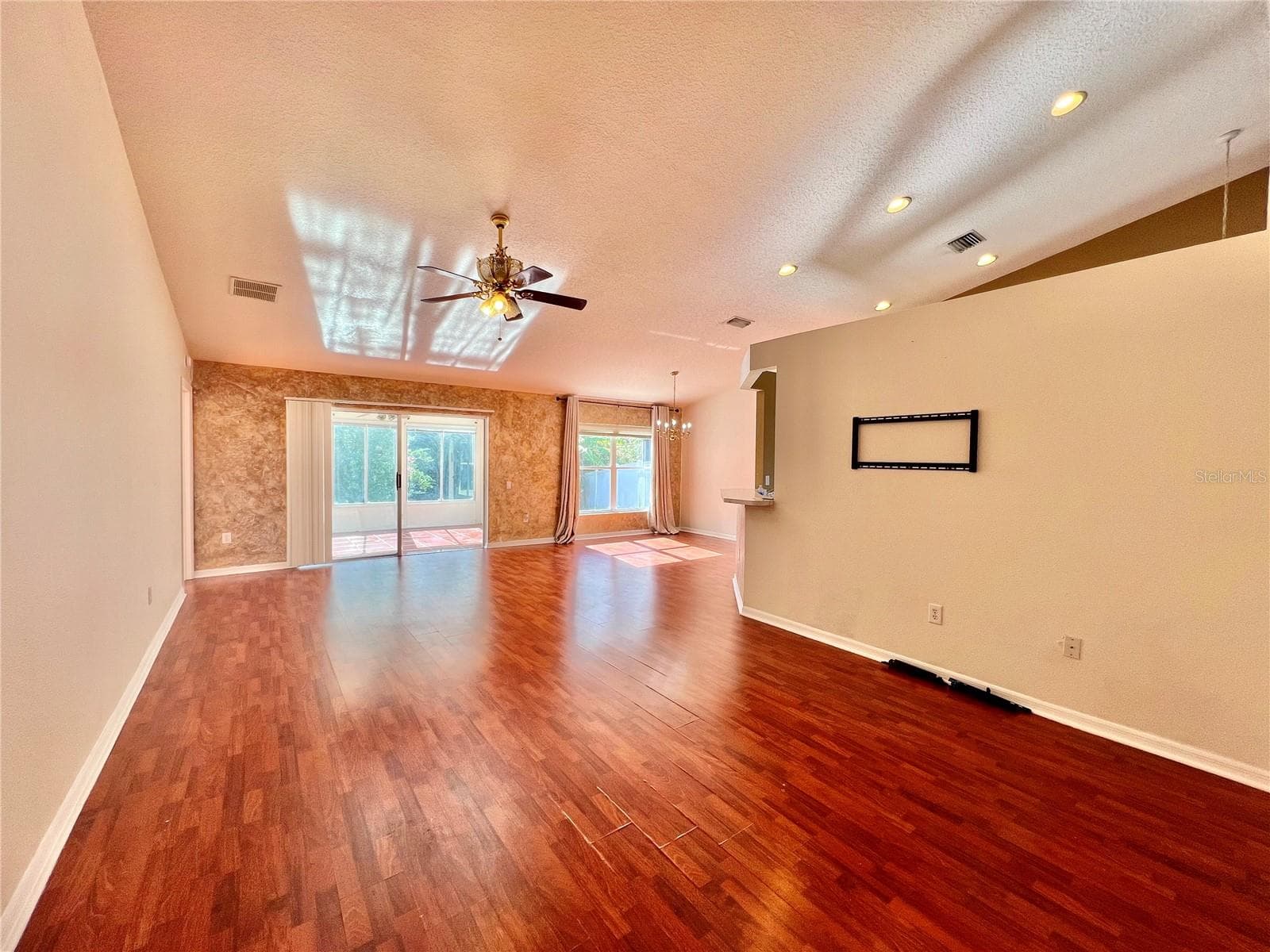 30728 Iverson Dr photo 3