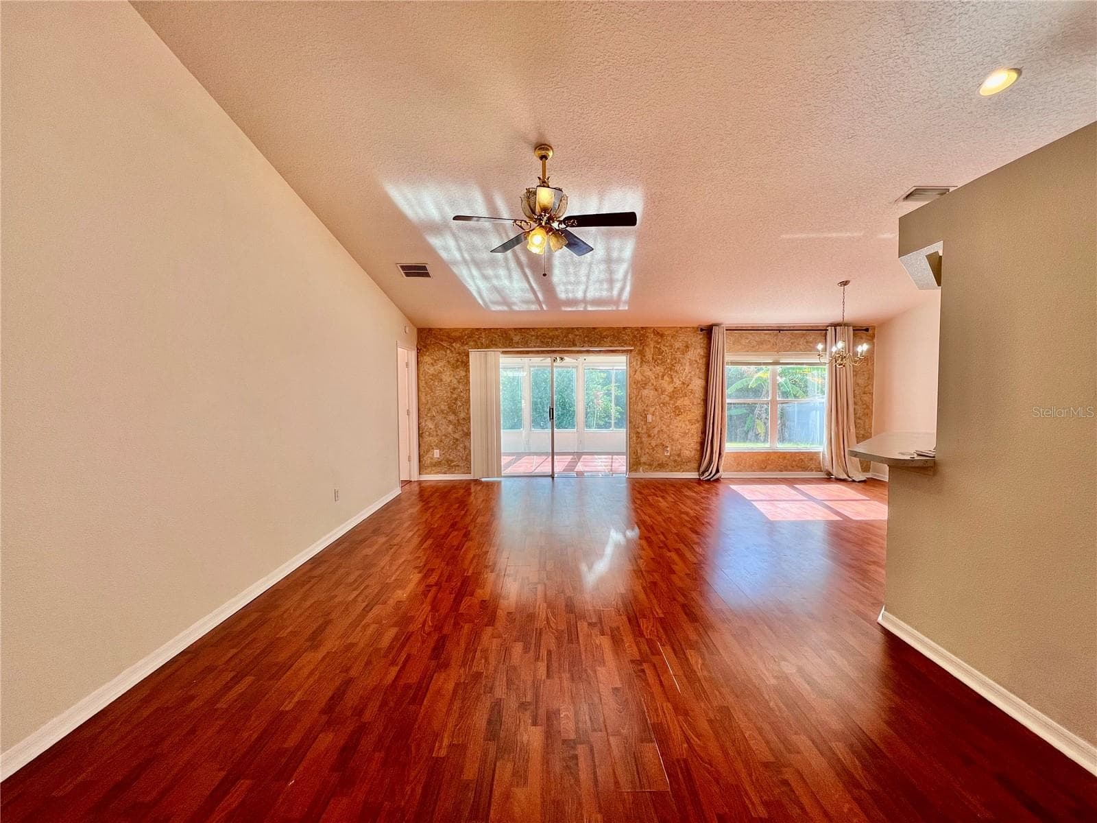 30728 Iverson Dr photo 4