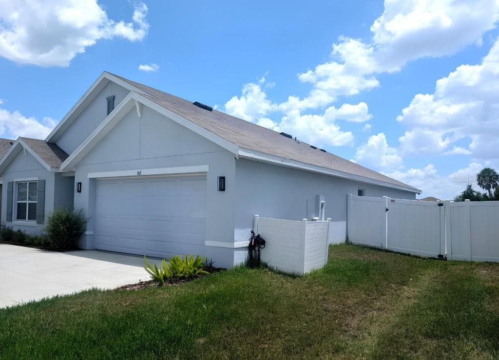 801 Ace Outlaw Ave photo 3