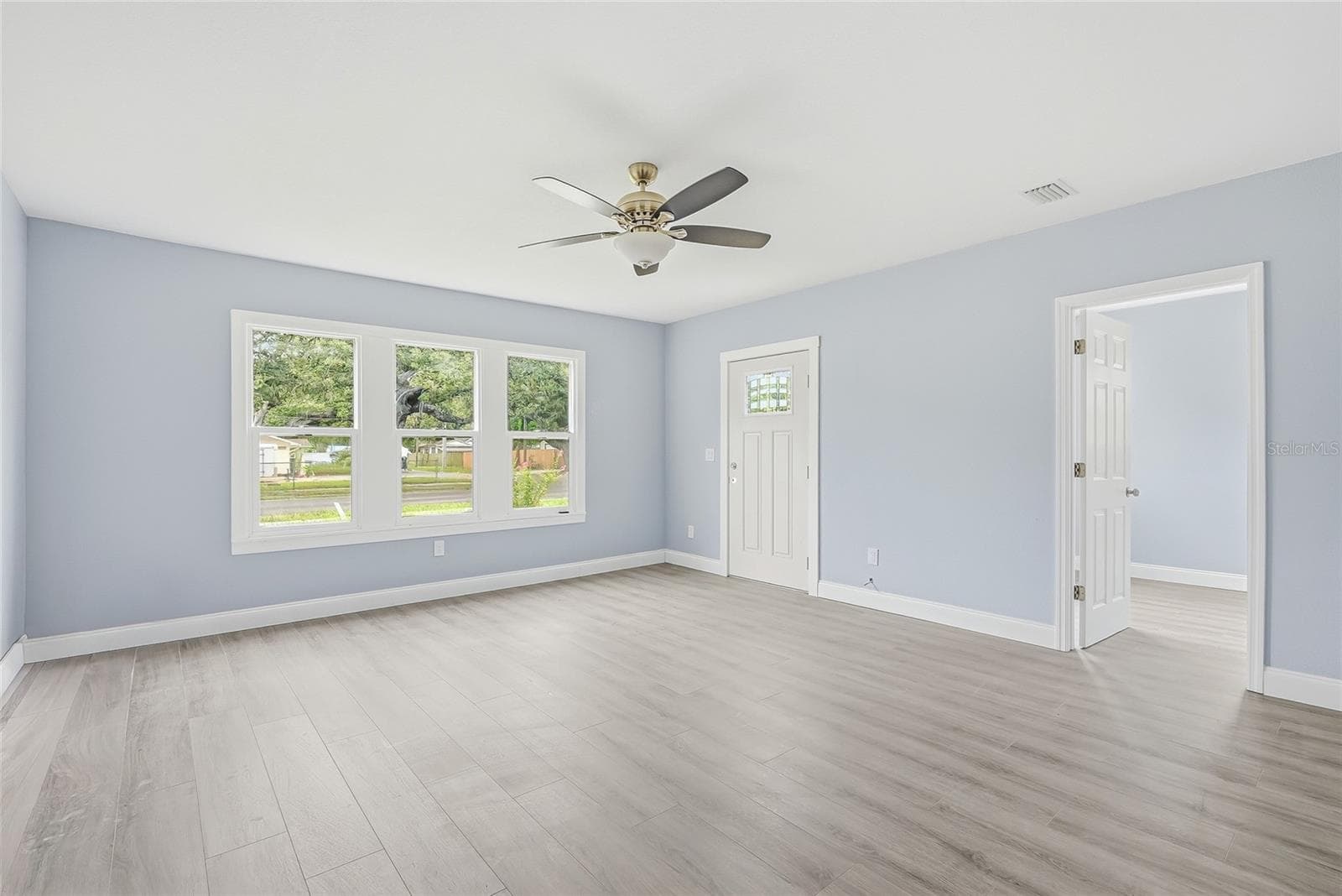8500 N Boulevard photo 3