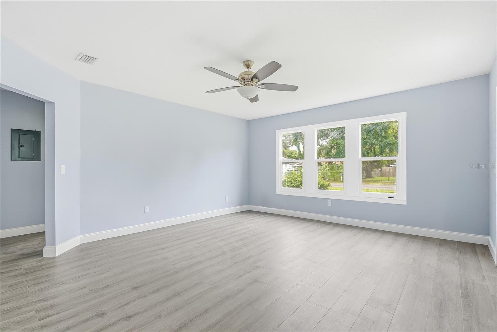 8500 N Boulevard photo 4