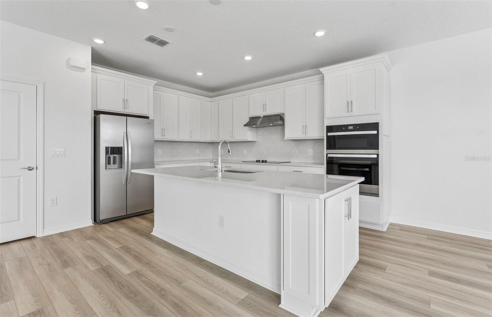 1803 Ruby Ln photo 3