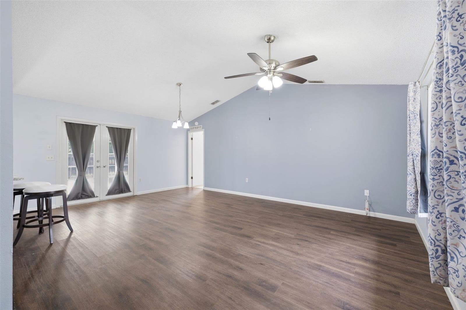 8178 English Elm Cir photo 3