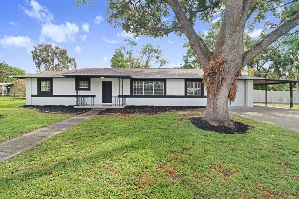 12113 Midlake Dr photo 3