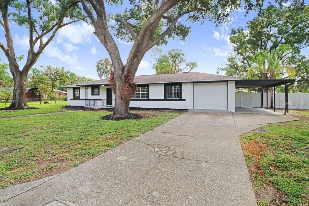 12113 Midlake Dr photo 4