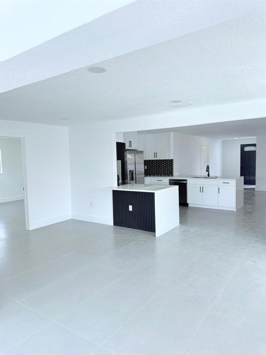 720 Capri Blvd photo 4