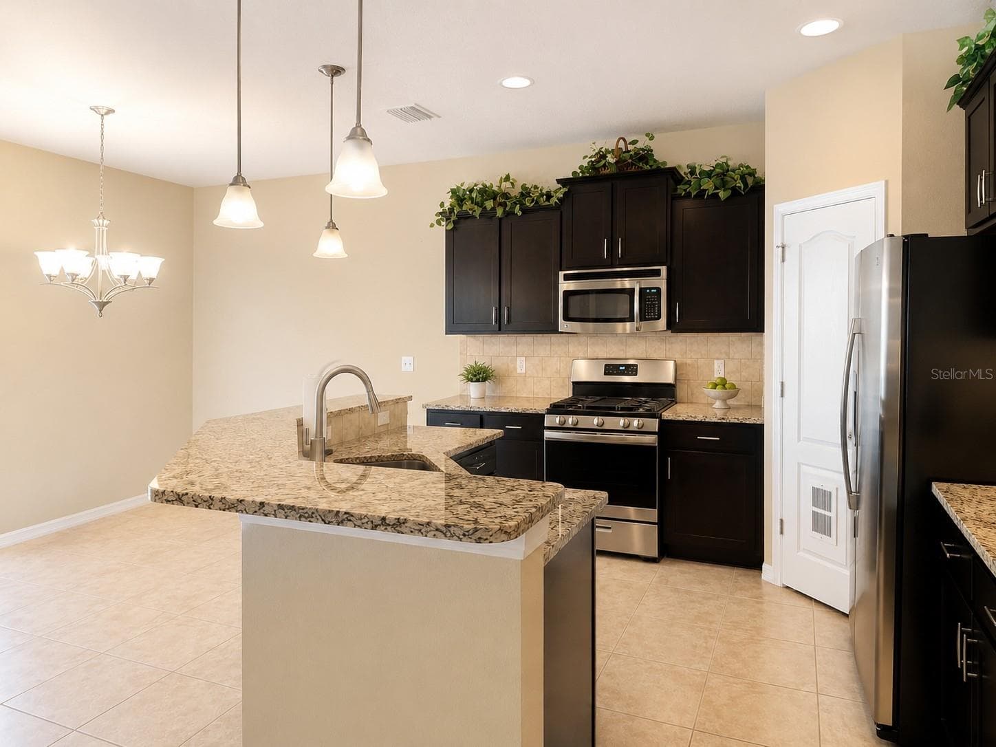 7436 Surrey Pines Dr
