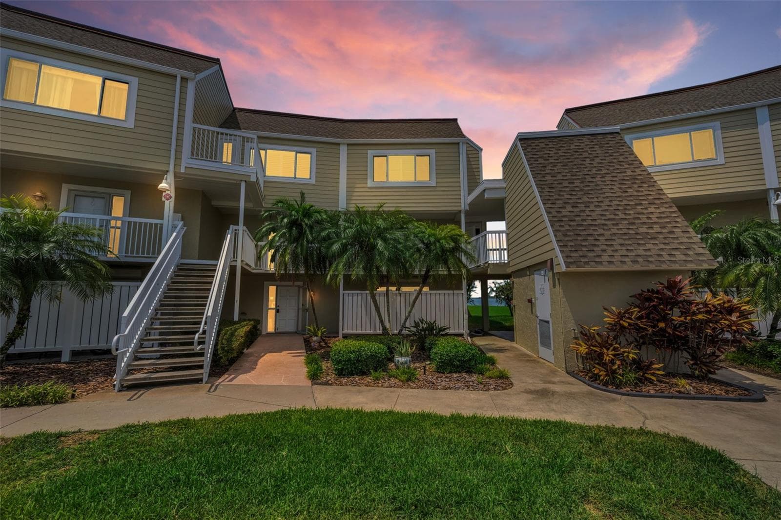 433 S Paula Dr #32