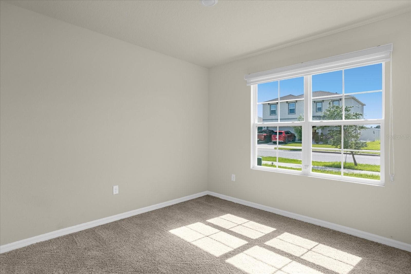 285 Summershore Dr photo 4