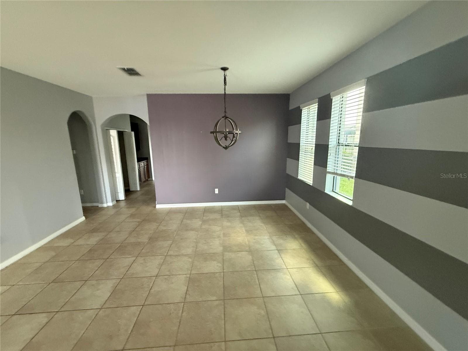 1890 Altavista Cir