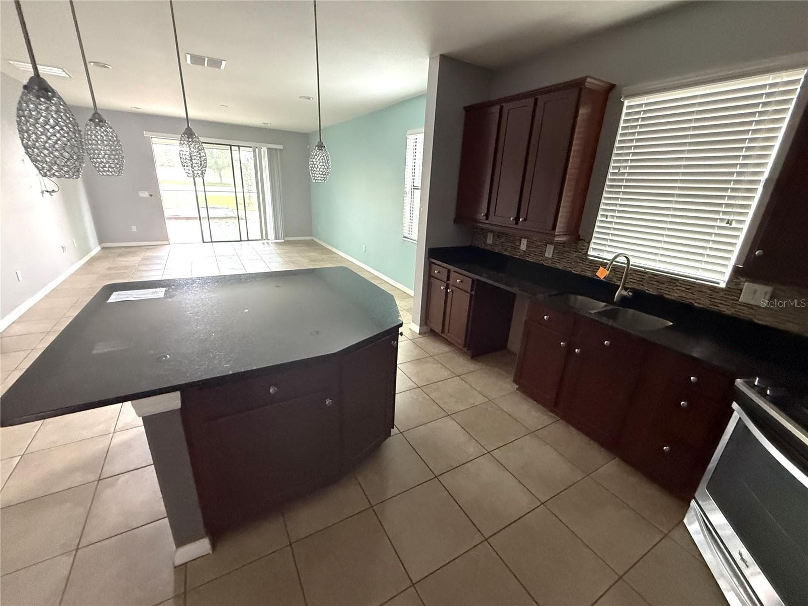 1890 Altavista Cir photo 3