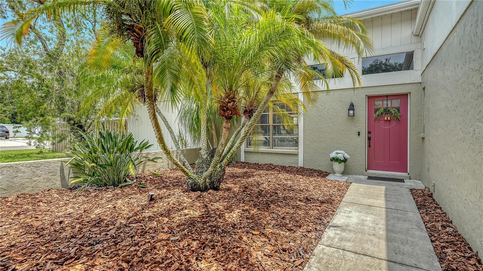 1551 Georgetowne Ln photo 3