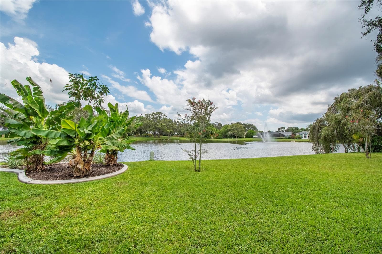 2906 Windridge Dr
