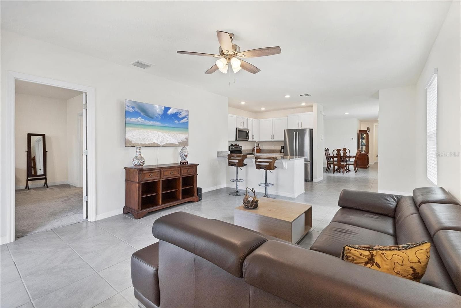 3293 Hilltop Cir photo 5