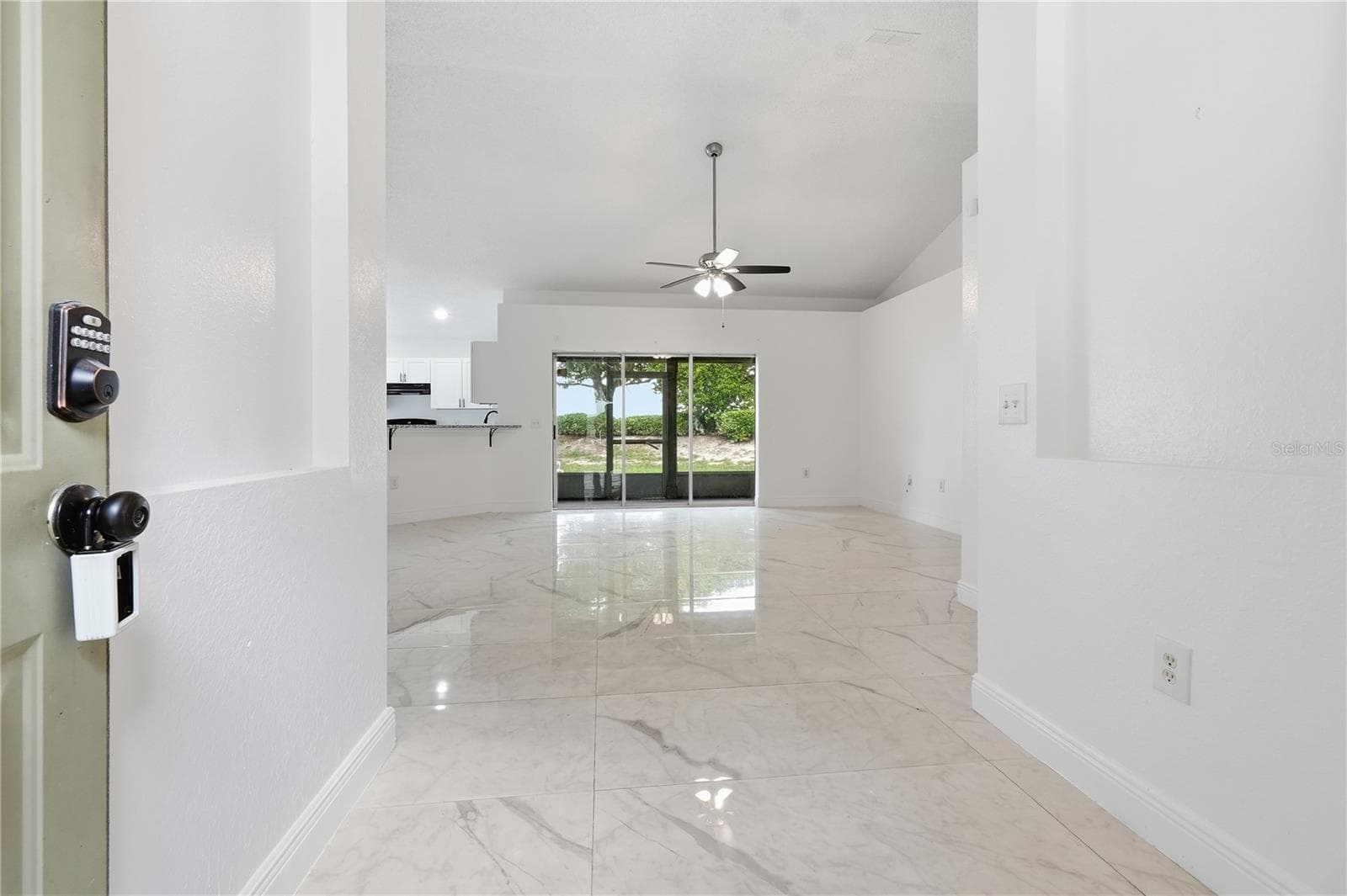 577 Terranova Cir photo 3