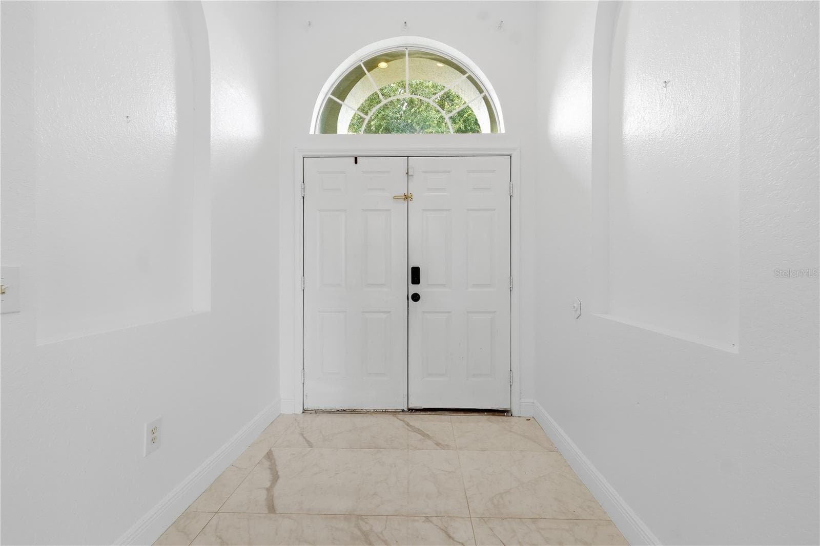 577 Terranova Cir photo 4
