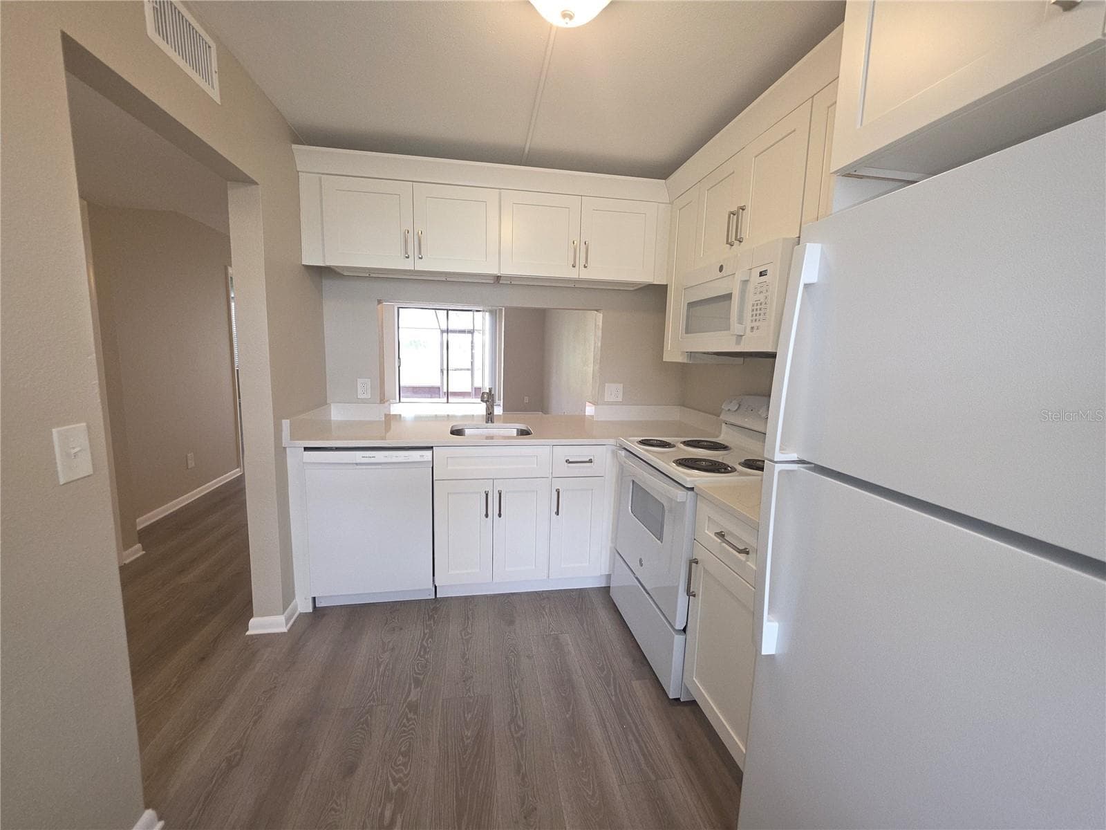 2049 Skimmer CT W #311 photo 4