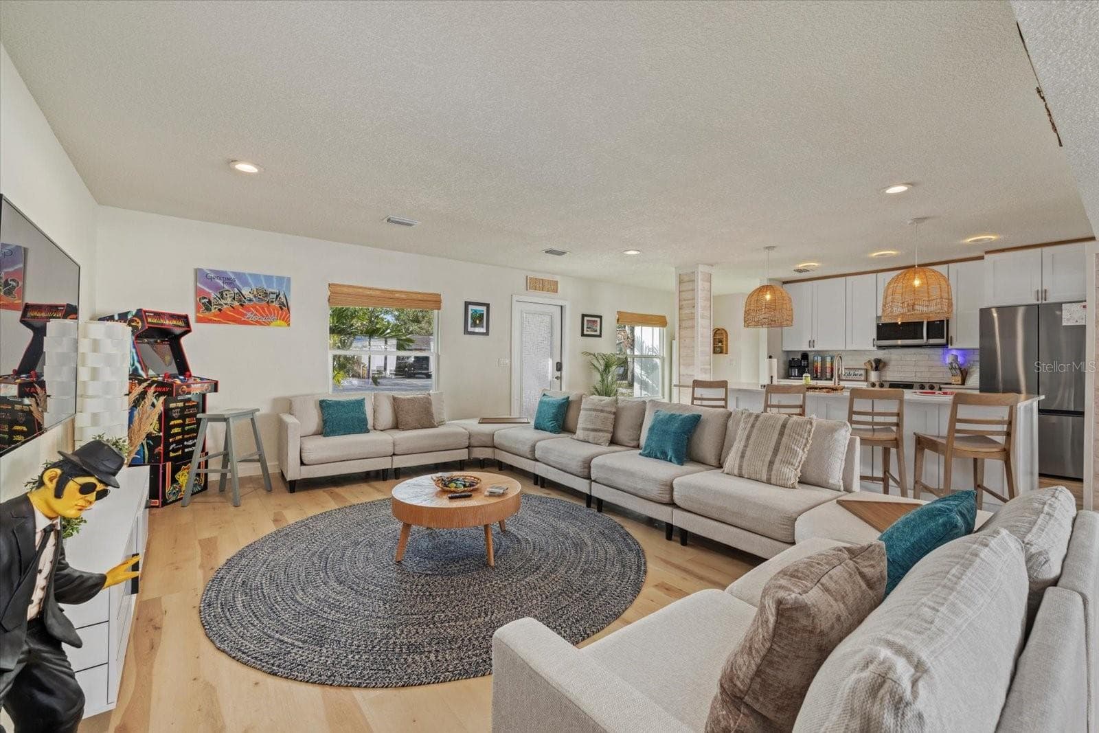 2069 Bougainvillea St photo 4