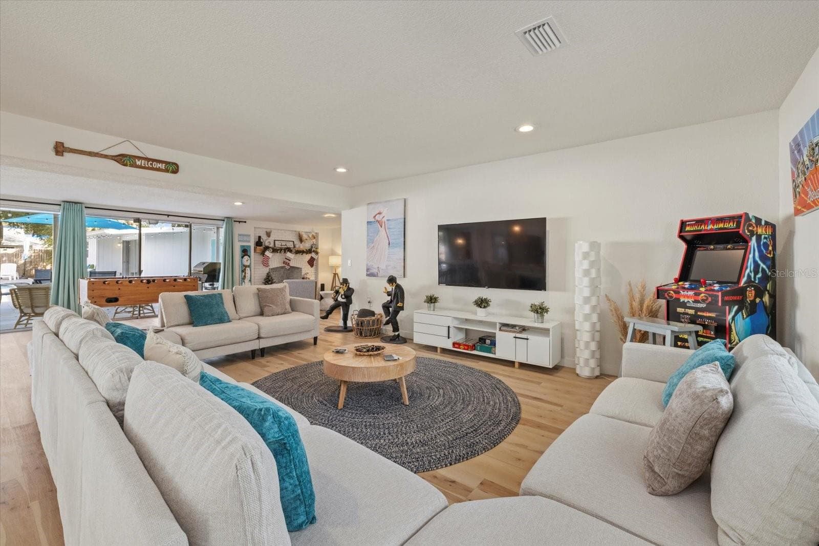 2069 Bougainvillea St photo 5