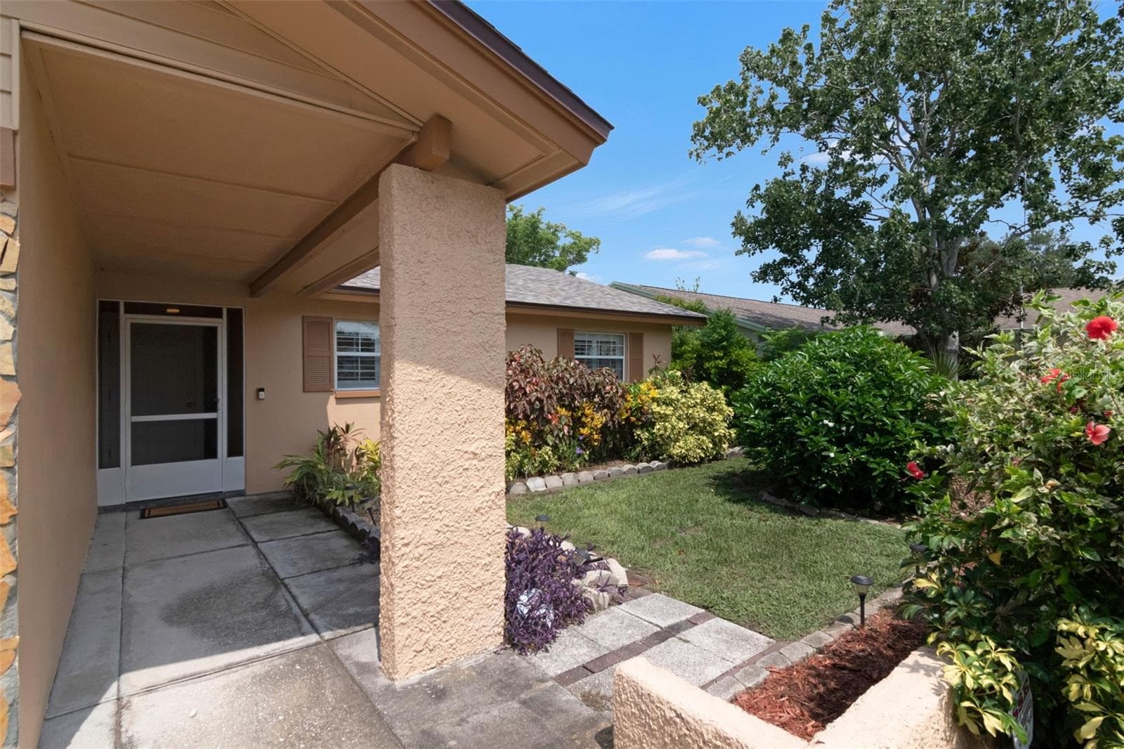 1150 Brook Dr W photo 3