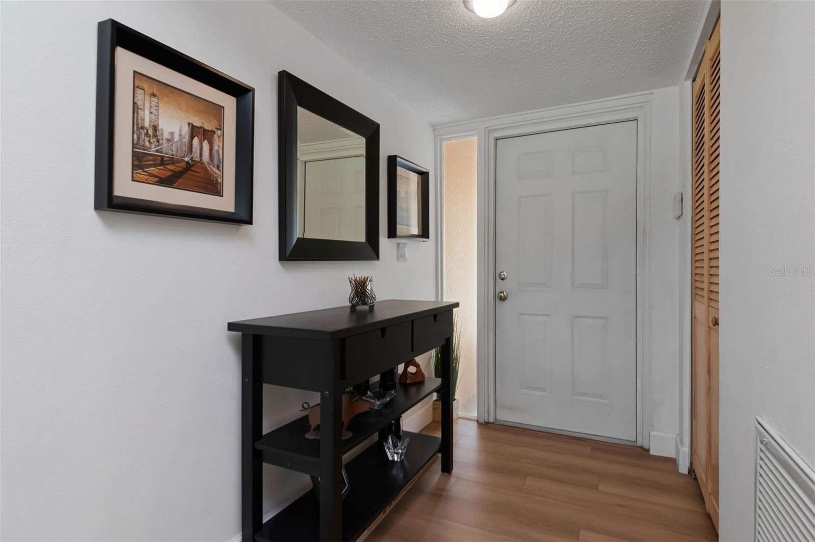 1150 Brook Dr W photo 4