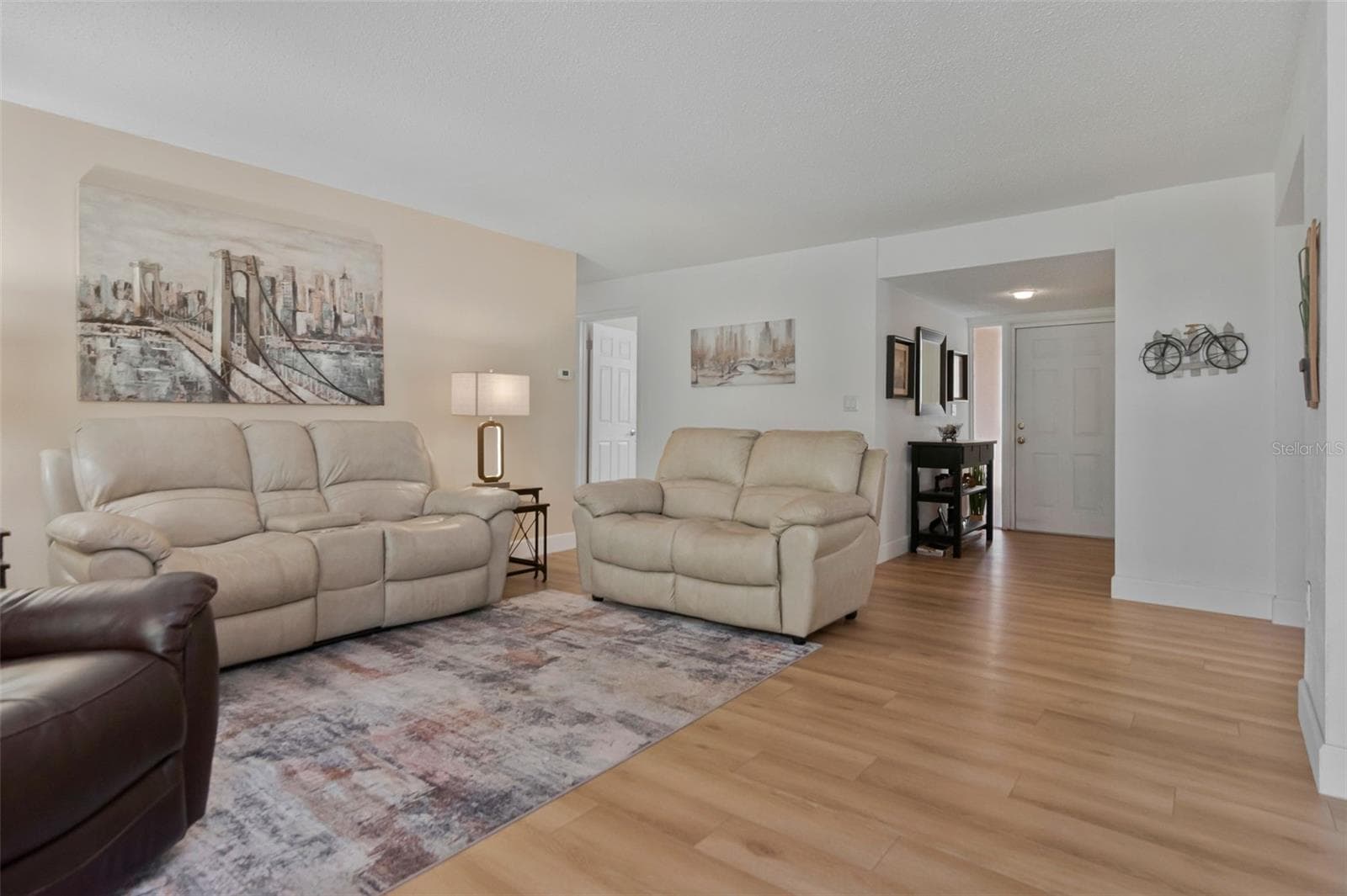1150 Brook Dr W photo 5