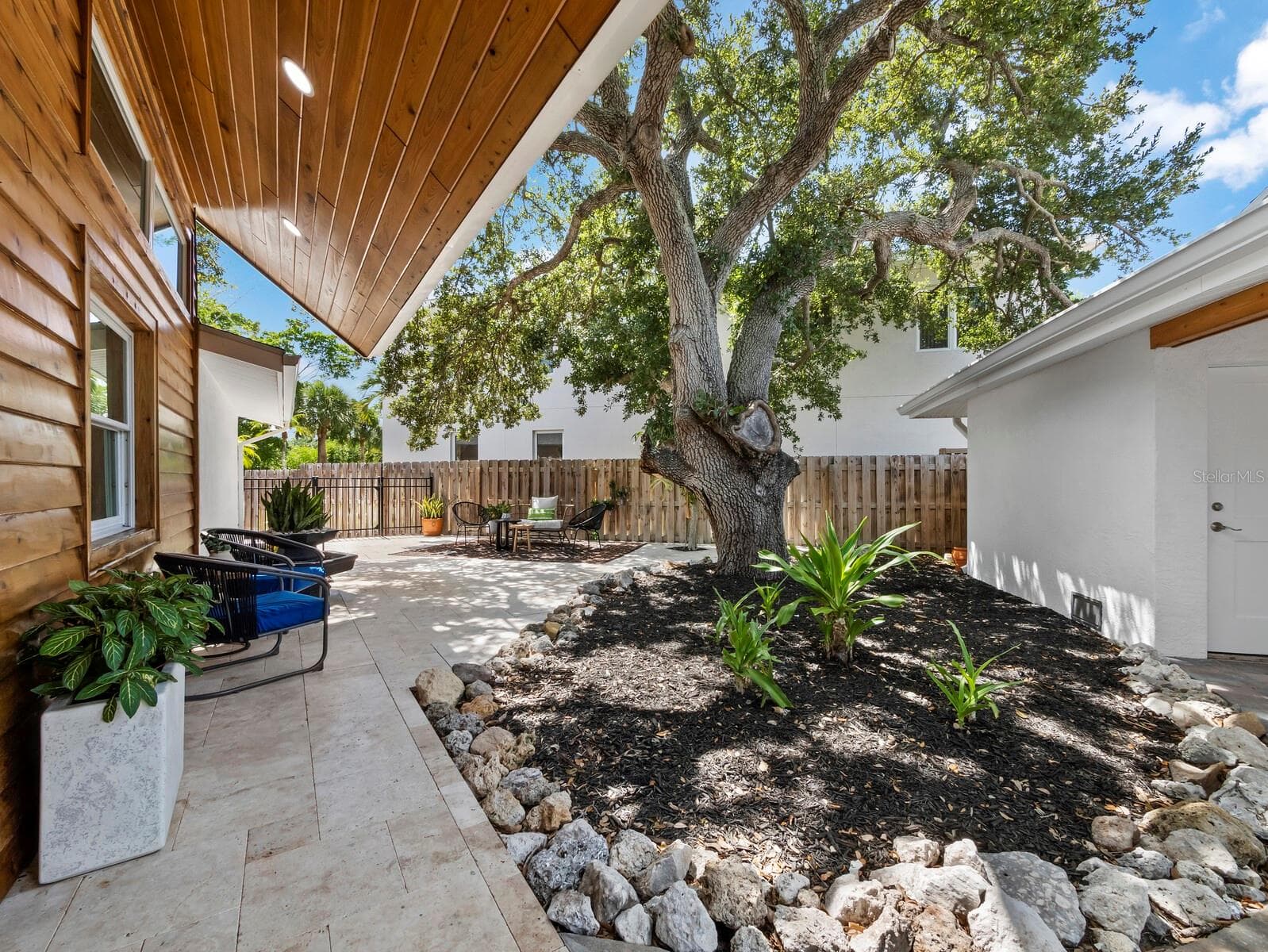 430 Island Cir photo 5