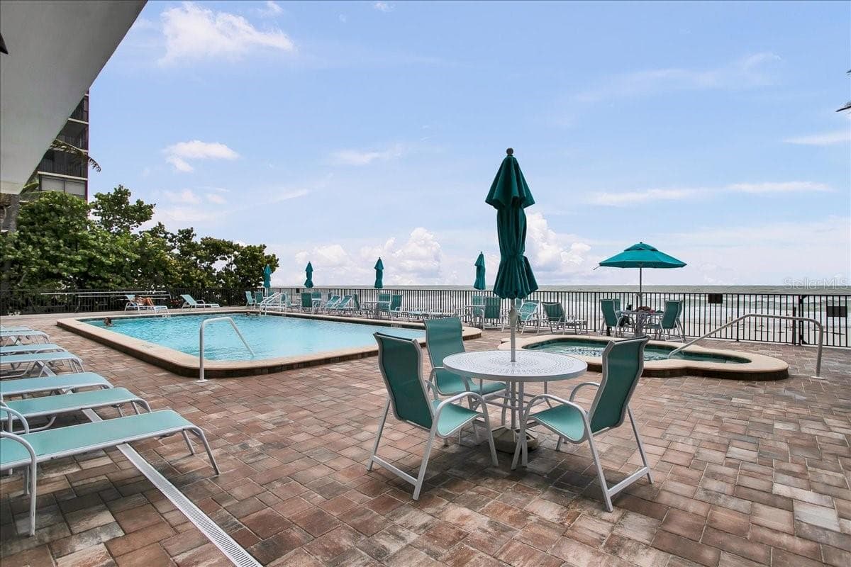15462 Gulf Blvd #903 photo 3