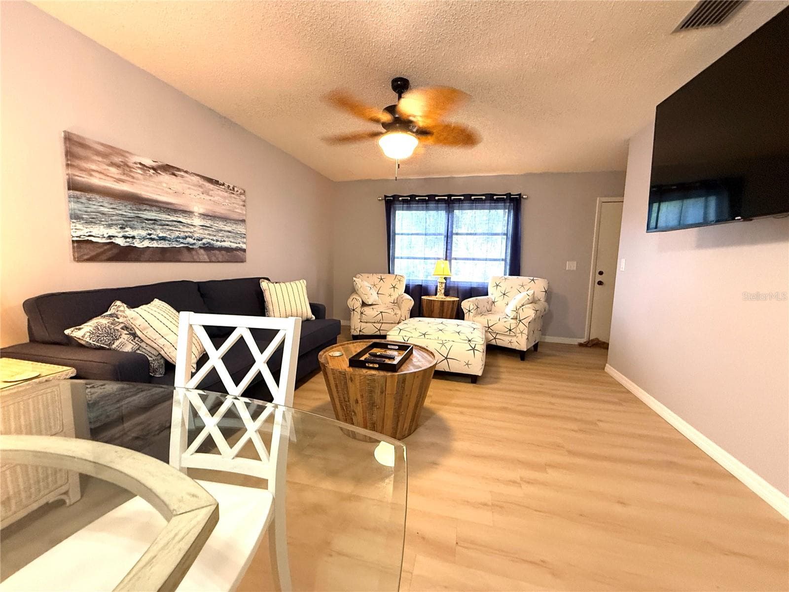 390 301 Blvd W #1B photo 3