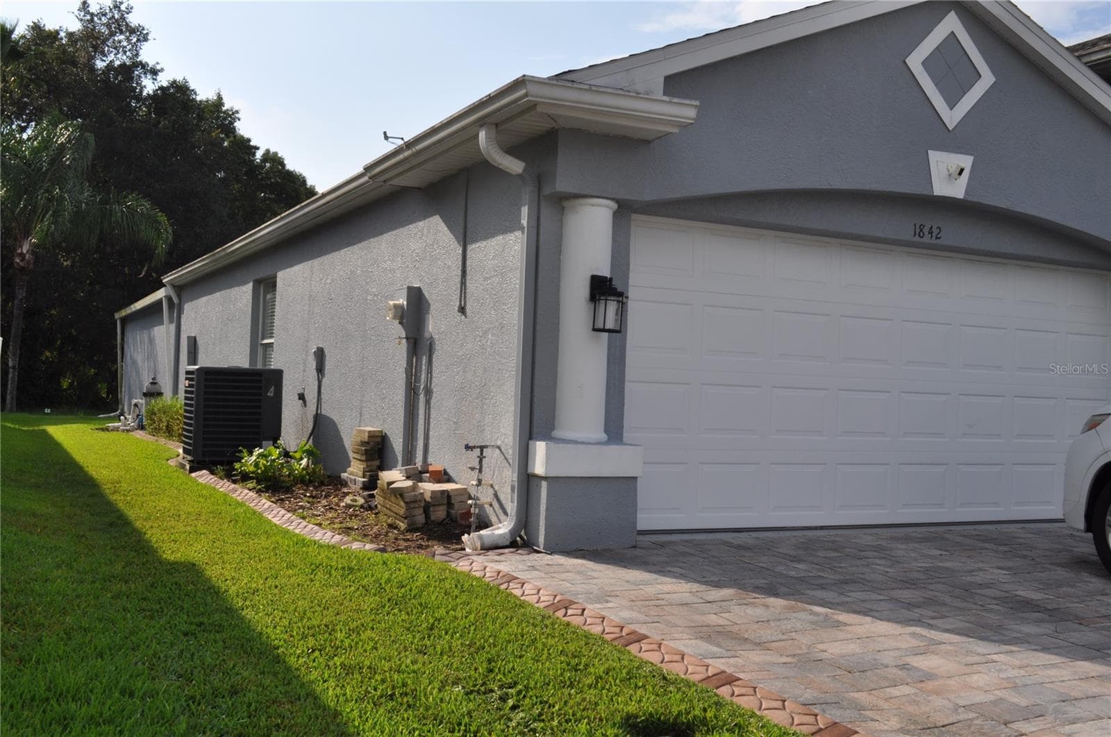 1842 Ridgelake CT photo 3