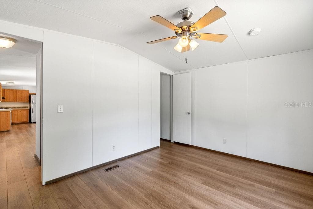 27133 Miller Rd photo 3