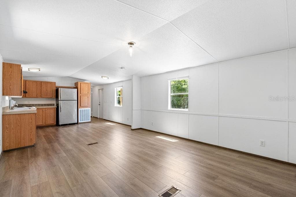 27133 Miller Rd photo 5