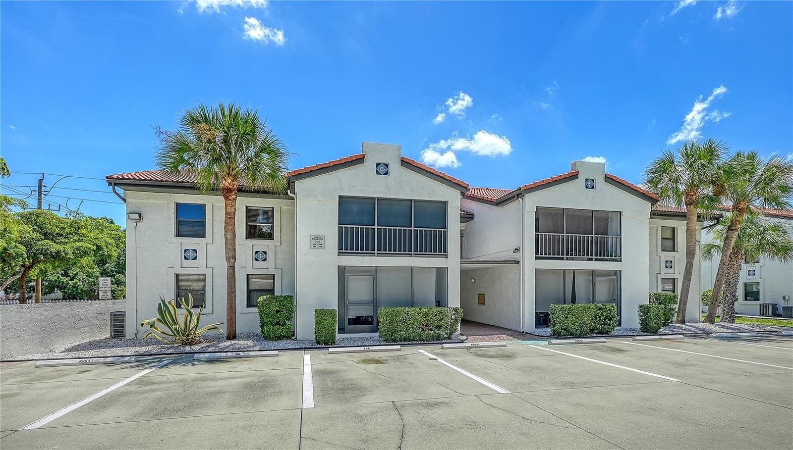 631 N Orange Ave #108 photo 4