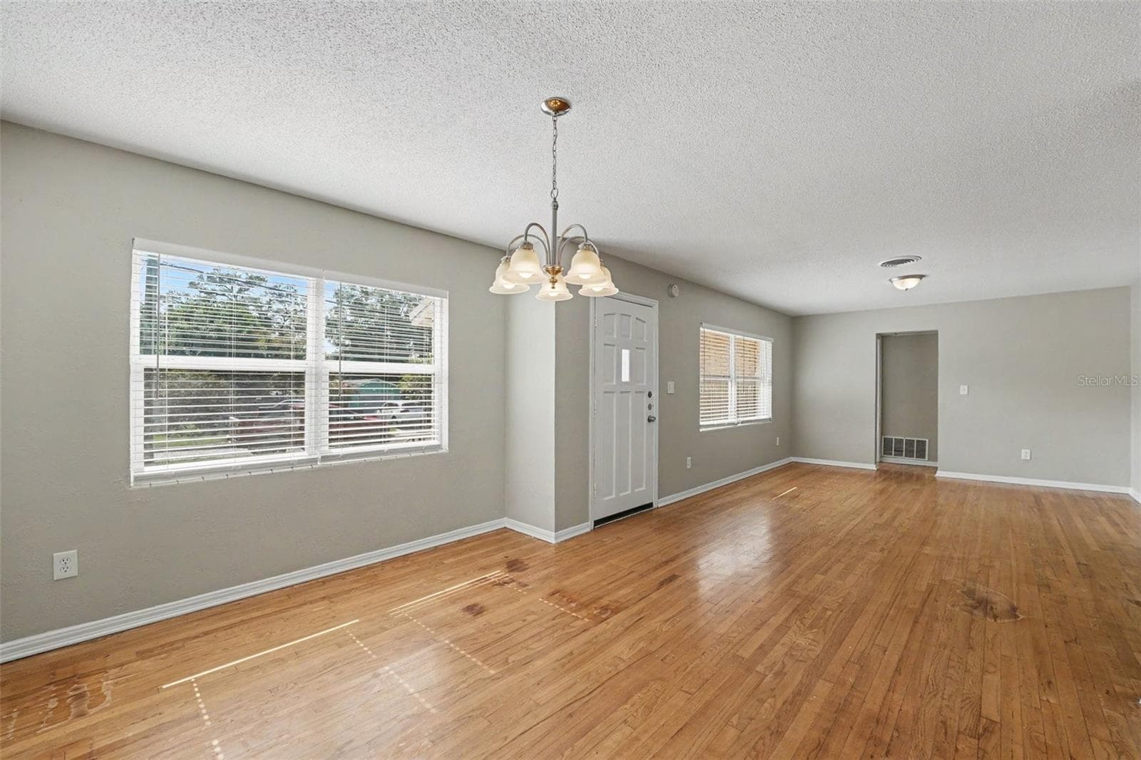 2935 Woodland Hills Ave