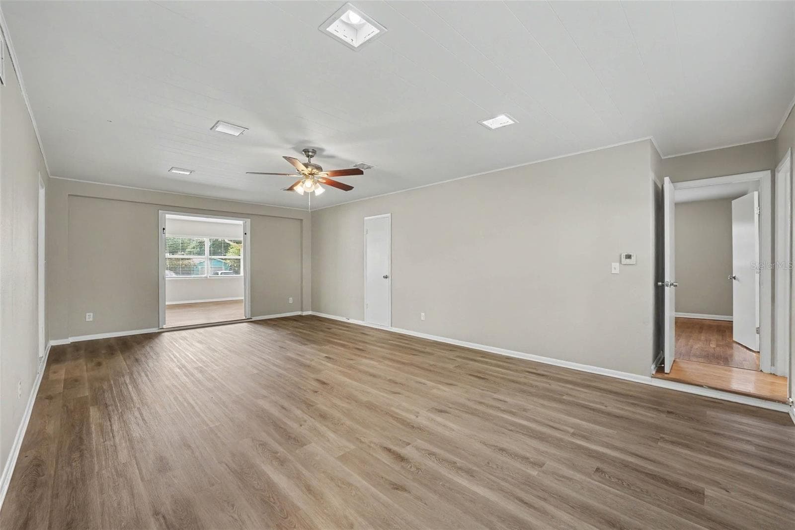 2935 Woodland Hills Ave photo 4