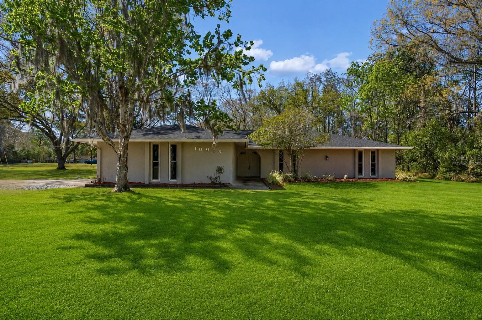 10909 Candy Ln