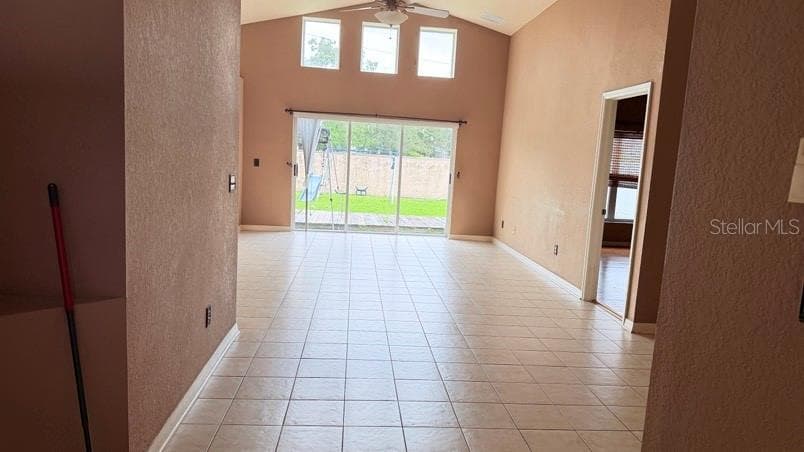 1120 Vinetree Dr photo 3