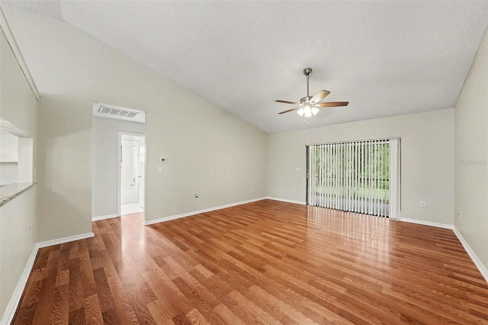 8116 Matthew Dr photo 3