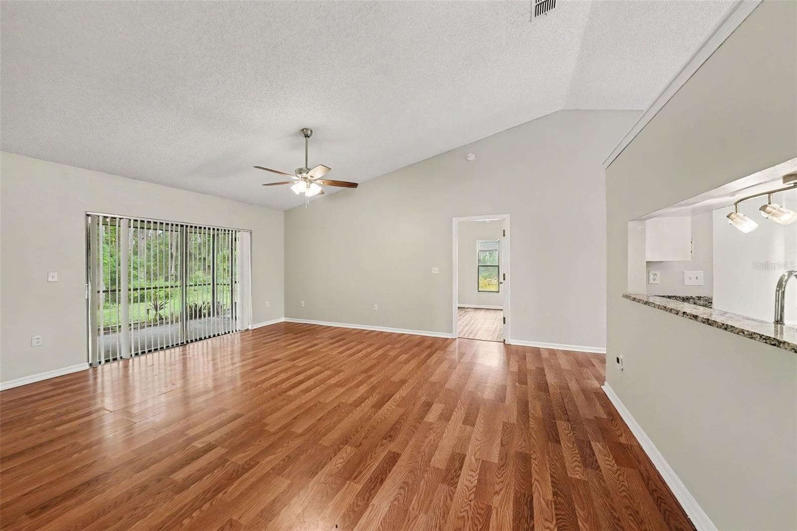8116 Matthew Dr photo 4