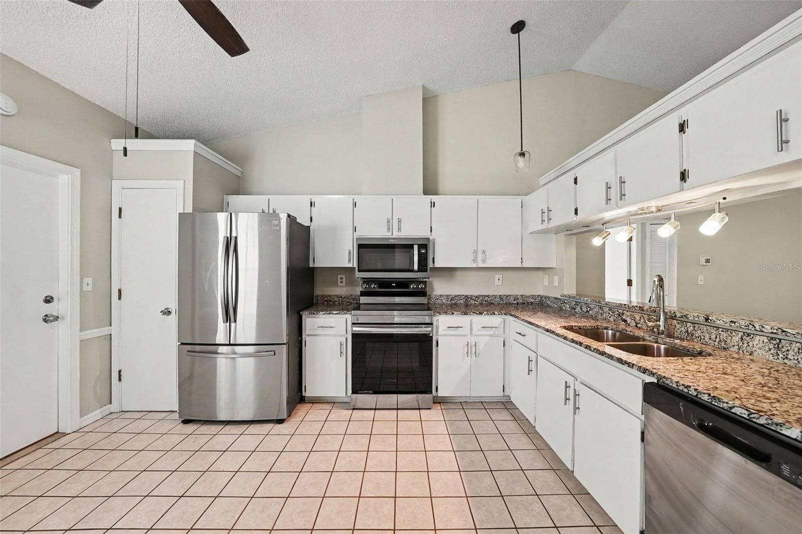 8116 Matthew Dr photo 5