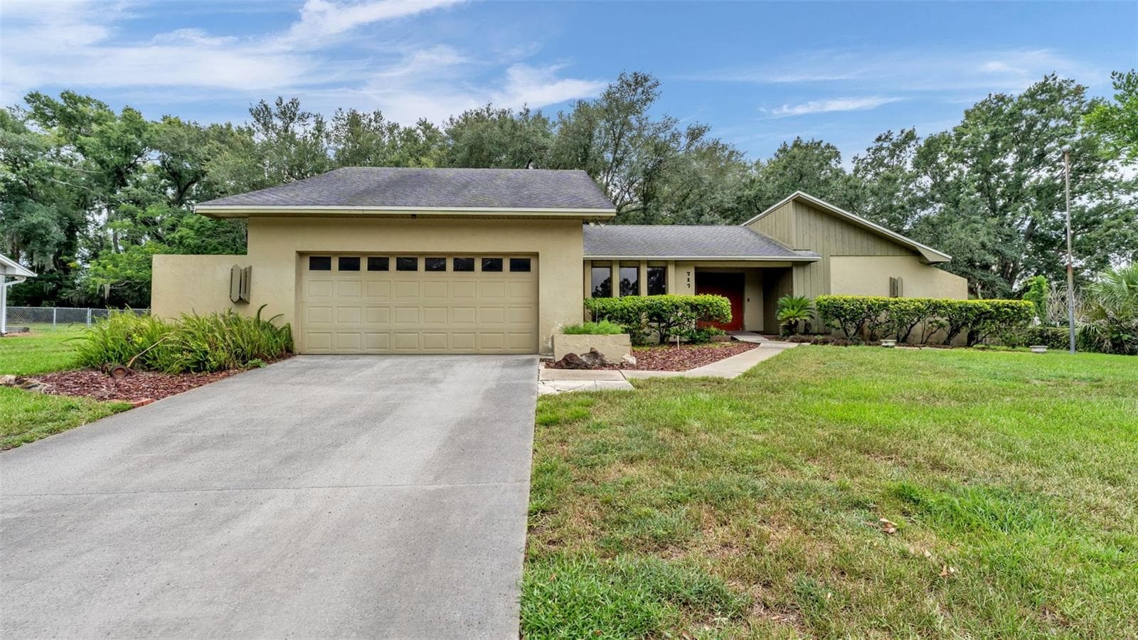 717 Woodhill Dr