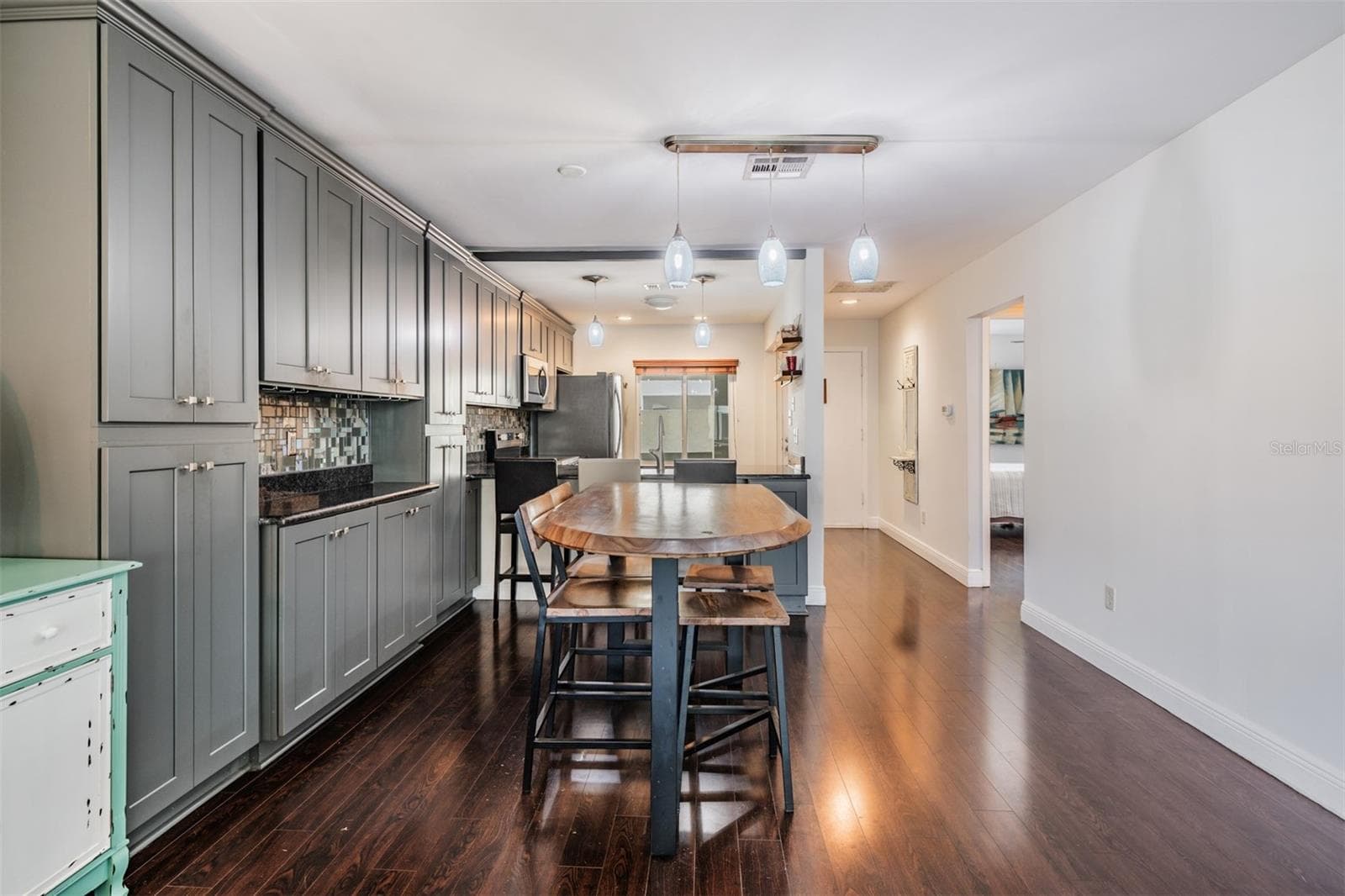 637 Drake Ln N photo 5