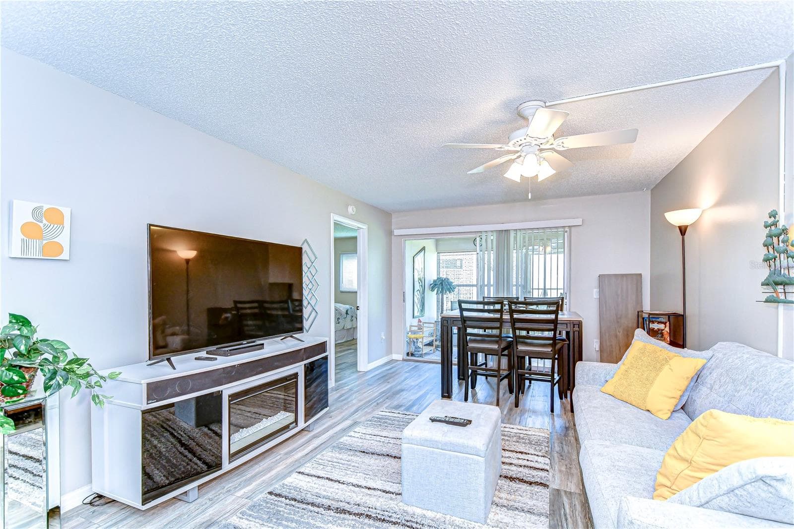 13870 Oakwood Ln #13870 photo 5