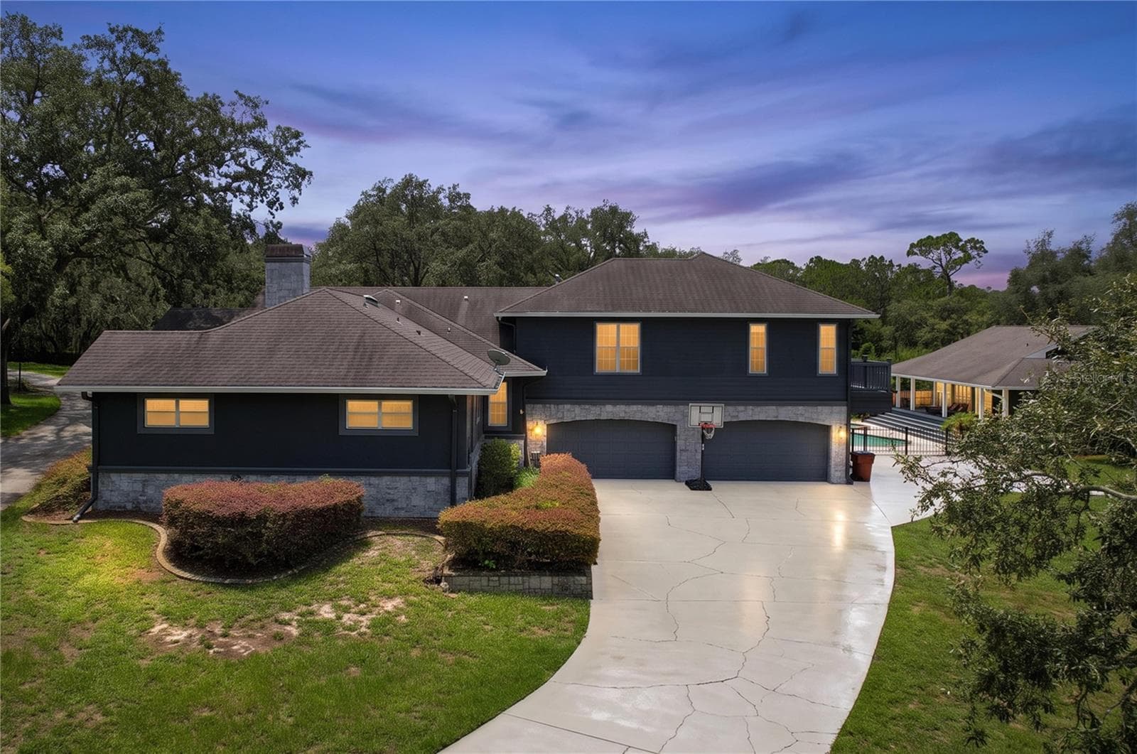 2918 Magnolia Trce photo 3