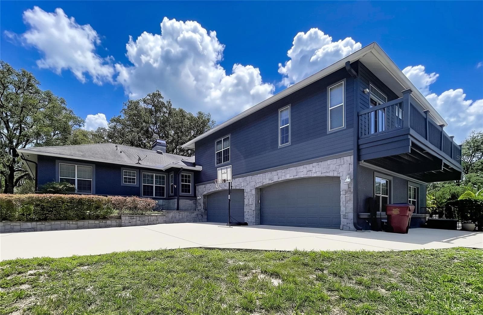 2918 Magnolia Trce photo 4