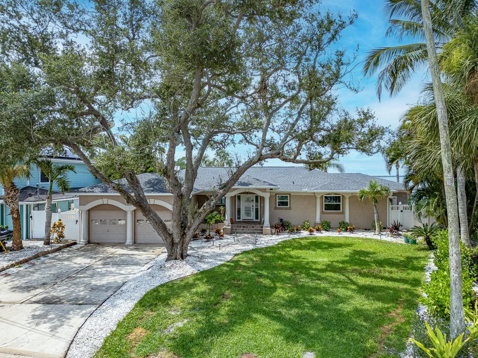 1826 Venetian Point Dr photo 3
