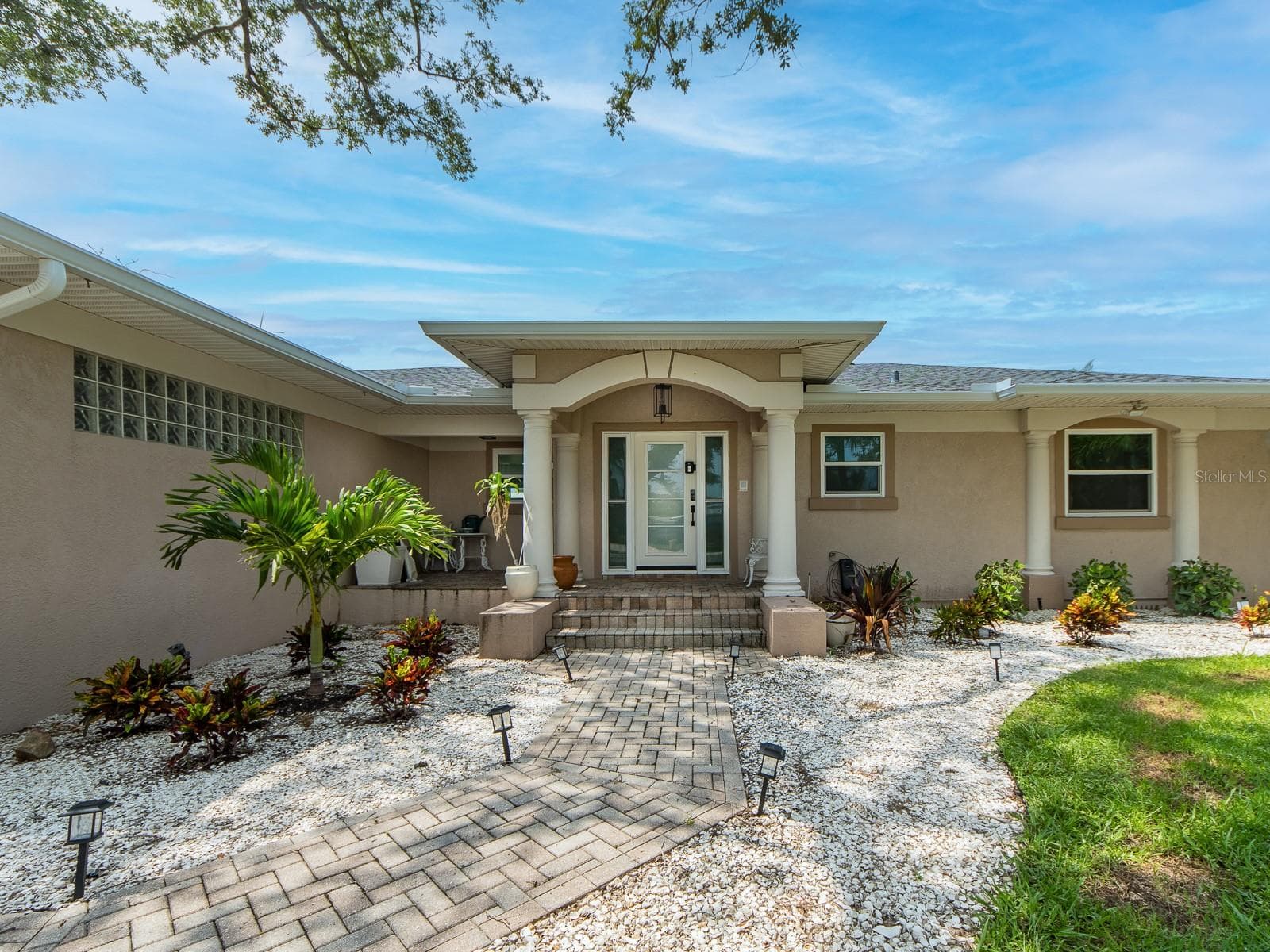 1826 Venetian Point Dr photo 4