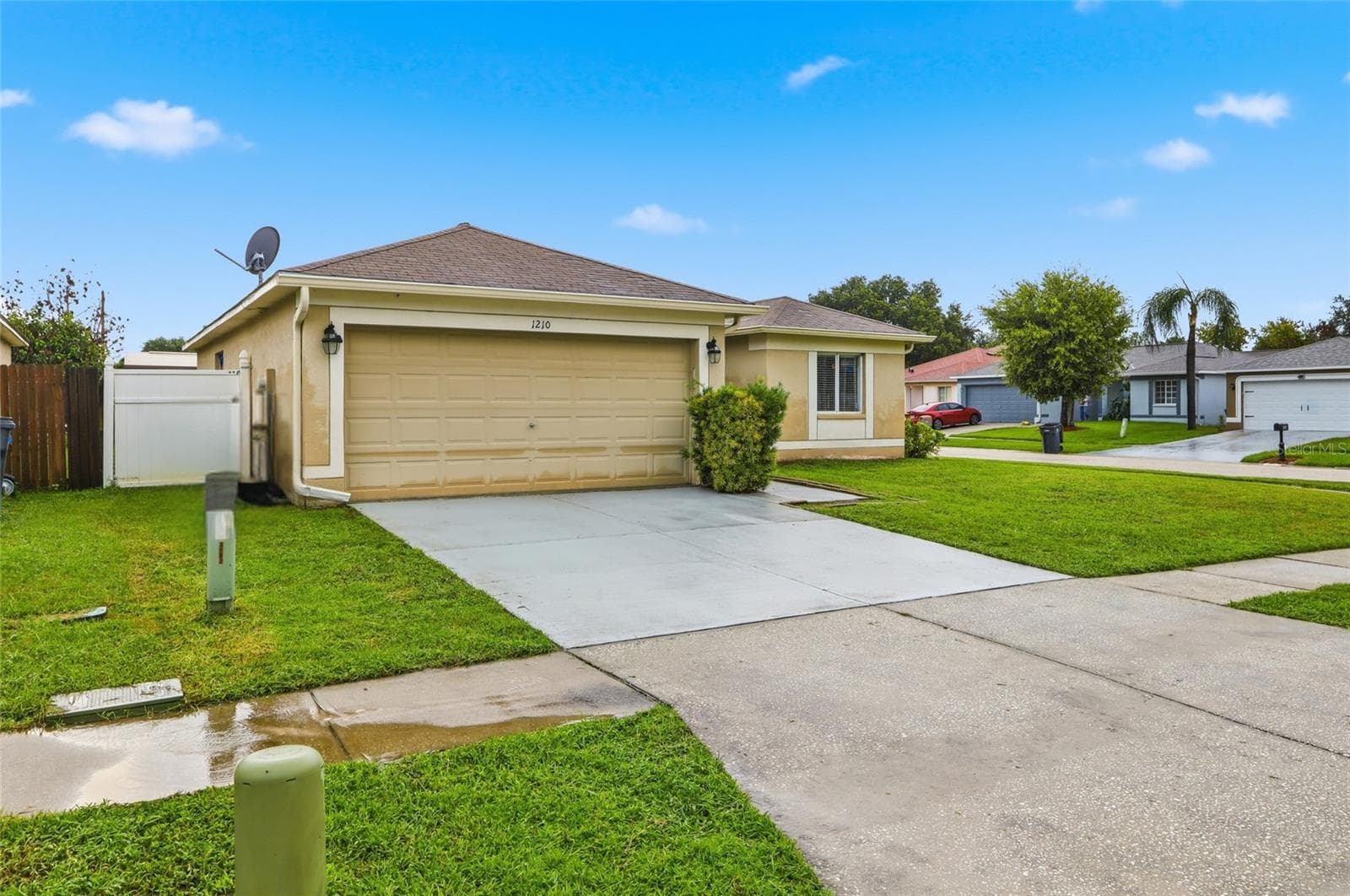 1210 Blufield Ave photo 4